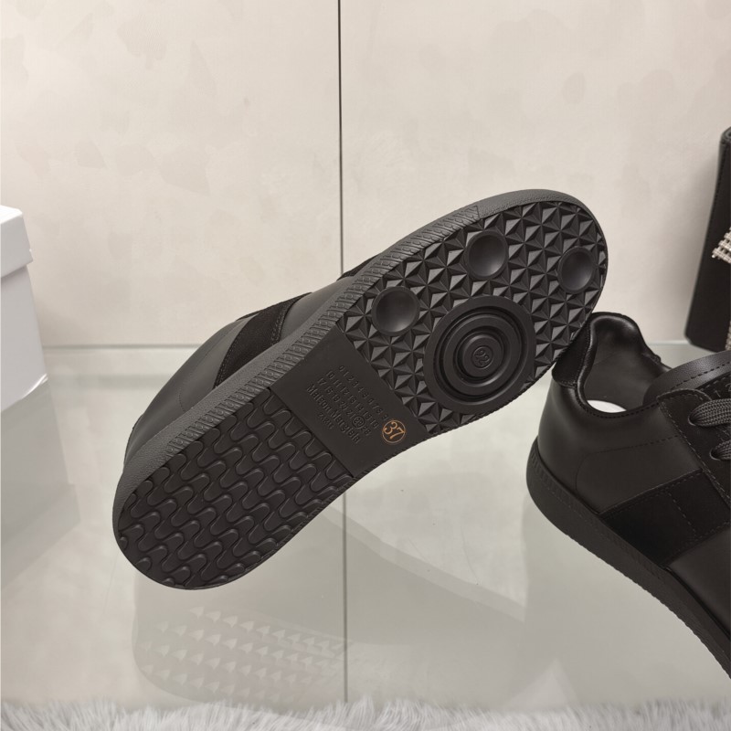 Women Men Vintage German Train - огляд і ціна Men Shoes Trainers